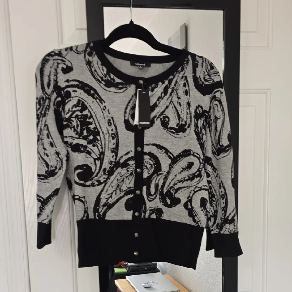 Premise Black and Gray Paisley Women's Sweater Sz Med Nwt - Picture 1 of 5